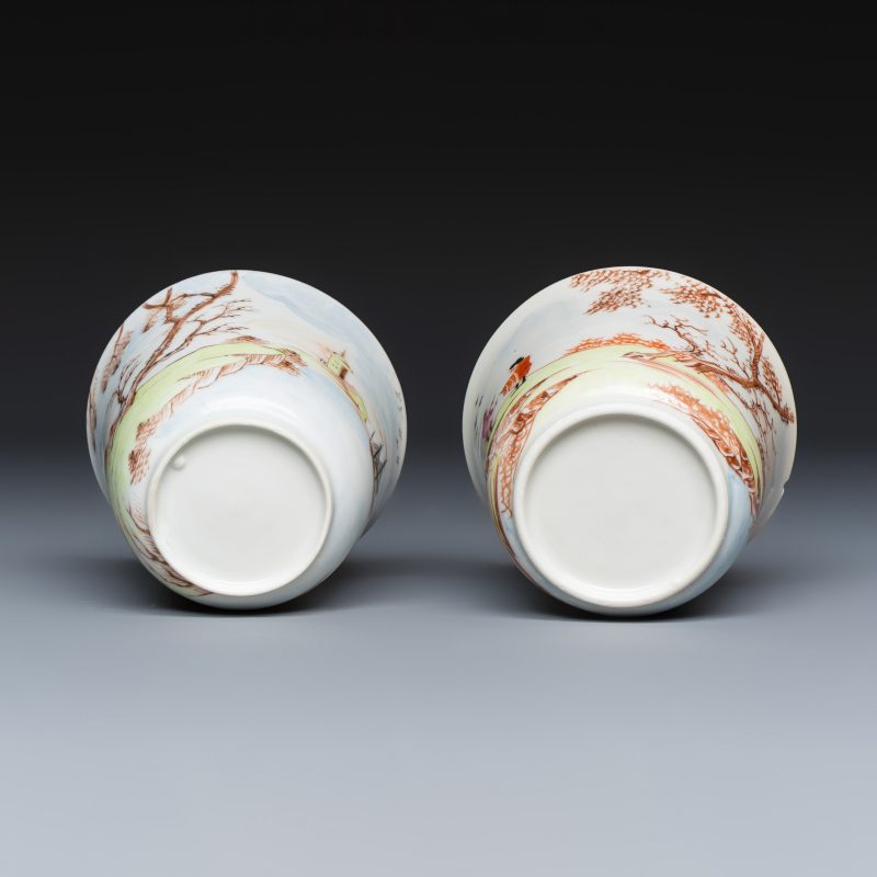 A pair of Chinese famille rose Meissen-style tea bowls and saucers with a harbour scene - 图9