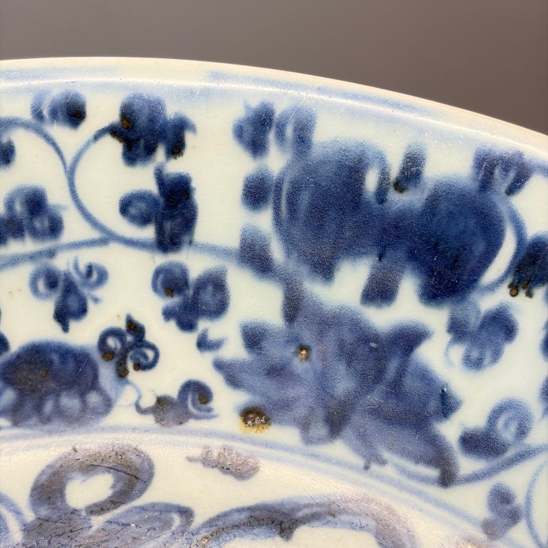 A Chinese blue and white 'Buddhist Lions' dish - 图5