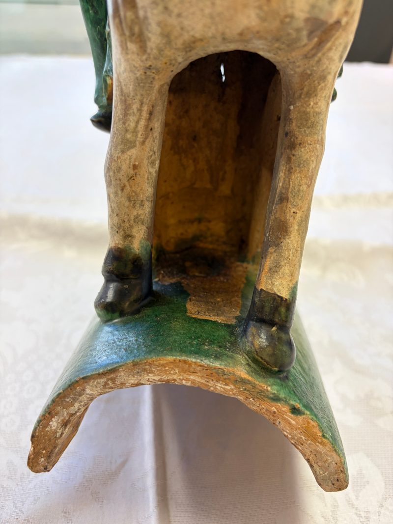 A pair of Chinese sancai-glazed stoneware 'Horseriders' roof tiles on later wooden stands - 图23