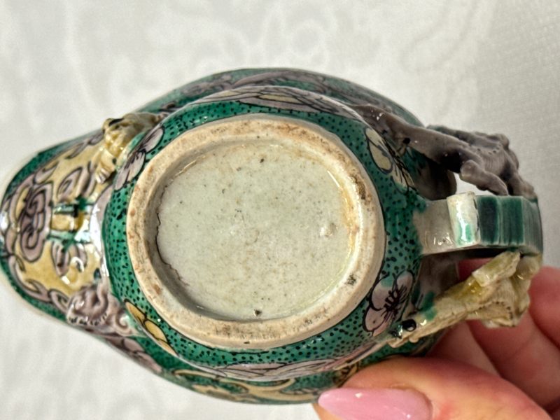 A Chinese famille verte sancai biscuit libation cup and a model of a shoe - 图31