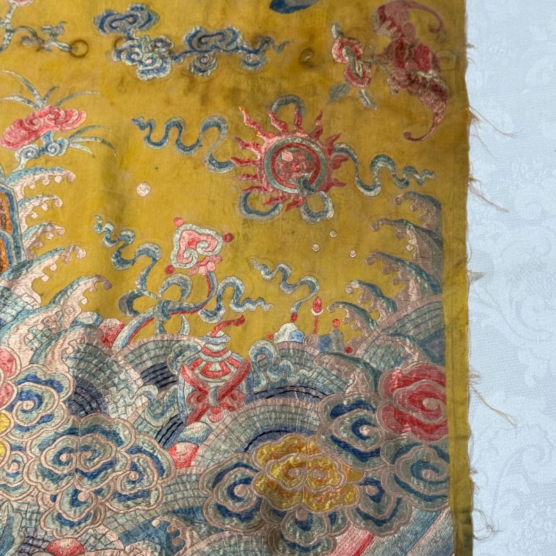 A pair of Chinese yellow-ground embroidered 'Dragons' and 'Phoenixes' panels - 图24