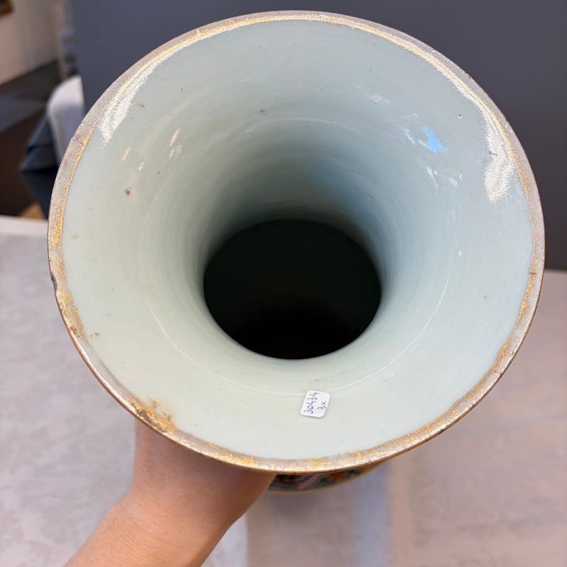 Three Chinese famille rose vases for the Straits or Peranakan market, one mounted as a lamp - 图45