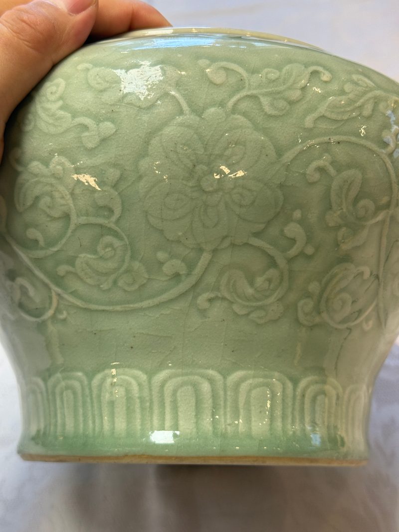 A Chinese celadon-glazed 'Flower Scroll' jar - 图12
