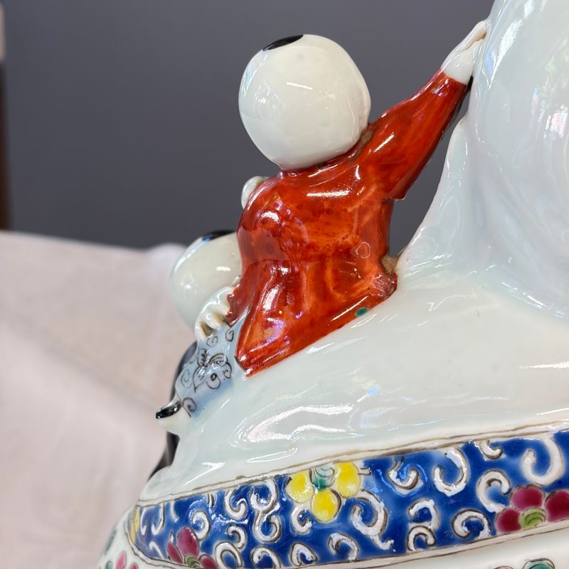 A Chinese famille rose Milefo Buddha with playing boys - 图23