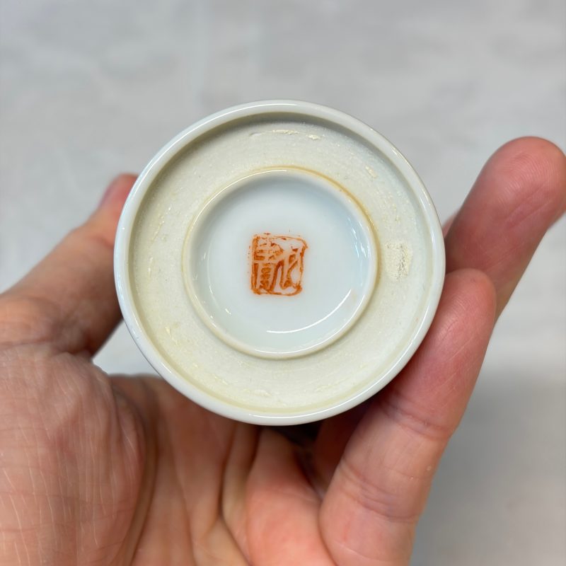 A Chinese famille rose vase and a qianjiang cai incense stick holder - 图25