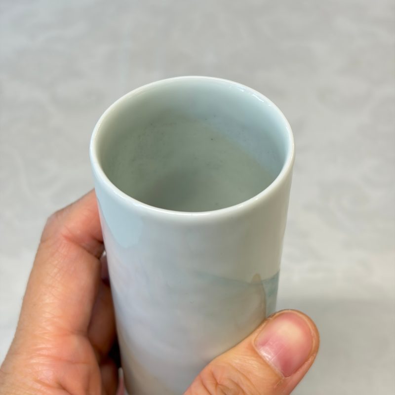 A Chinese famille rose vase and a qianjiang cai incense stick holder - 图24