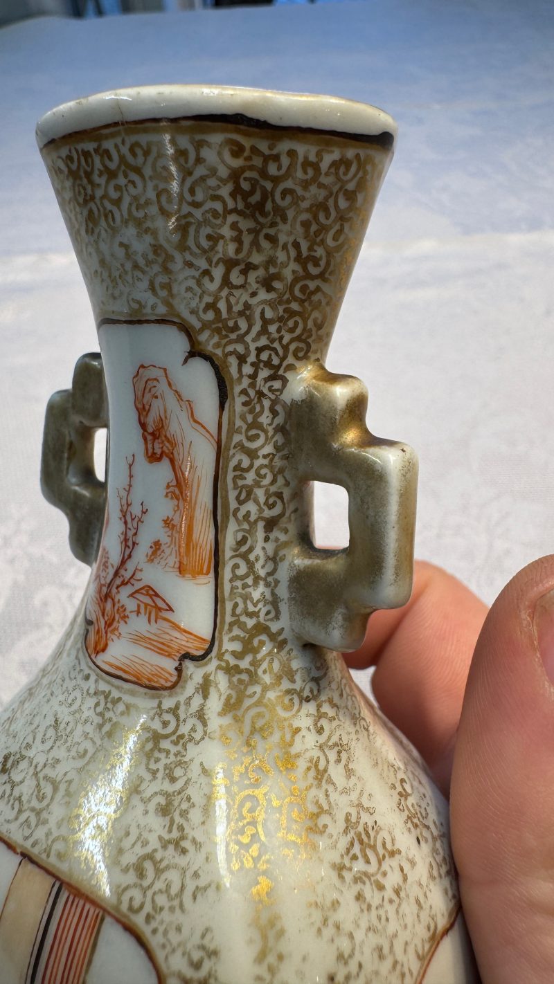 A Chinese Canton famille rose gilt-decorated vase with figural design - 图9