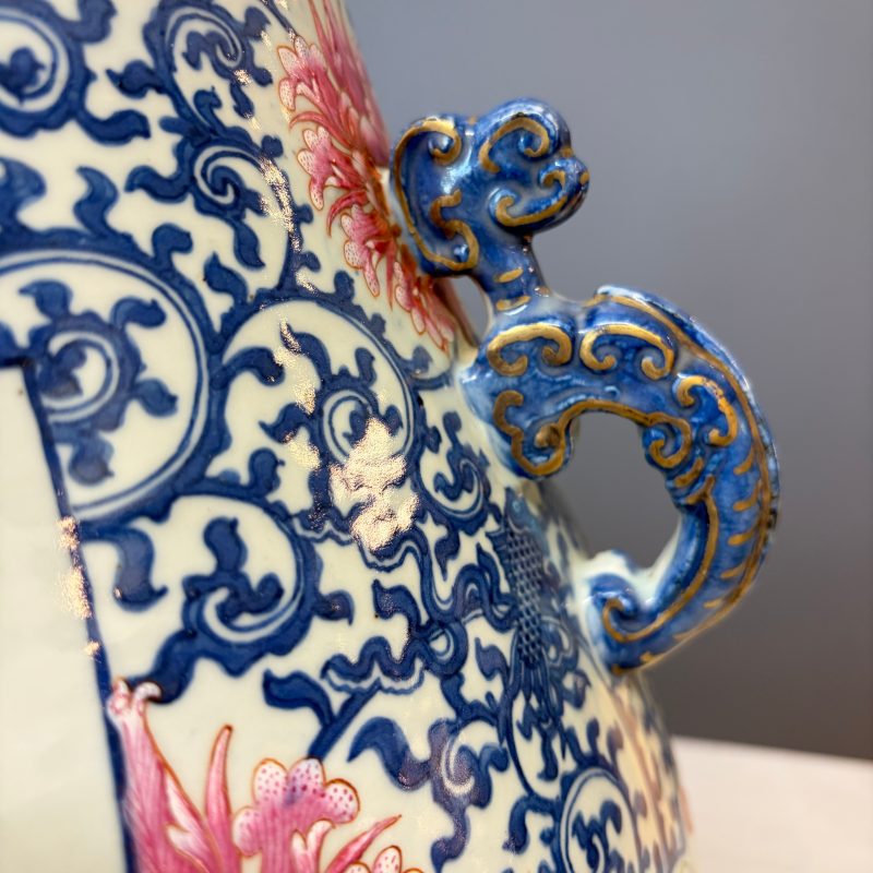 A large Chinese famille rose 'Hu' vase with birds and butterflies - 图24