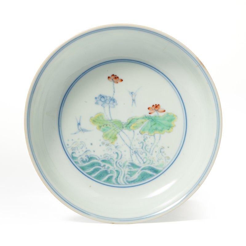 A doucai 'swallows and lotus pond' dish, Yongzheng mark and of the period (1723-1735) - 图1