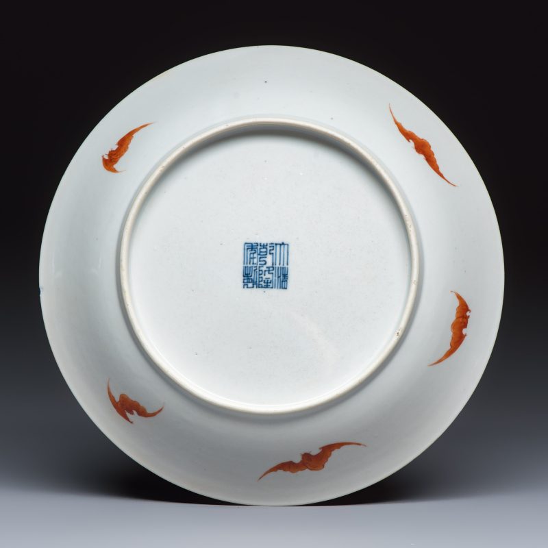 A Chinese famille rose dish with a floral design - 图2