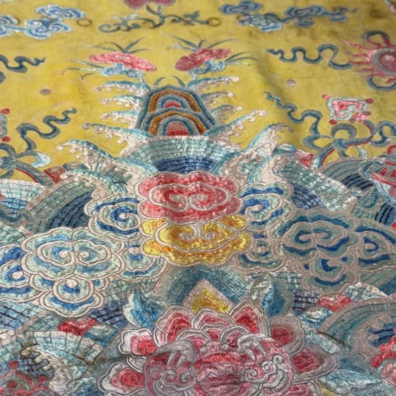 A pair of Chinese yellow-ground embroidered 'Dragons' and 'Phoenixes' panels - 图27