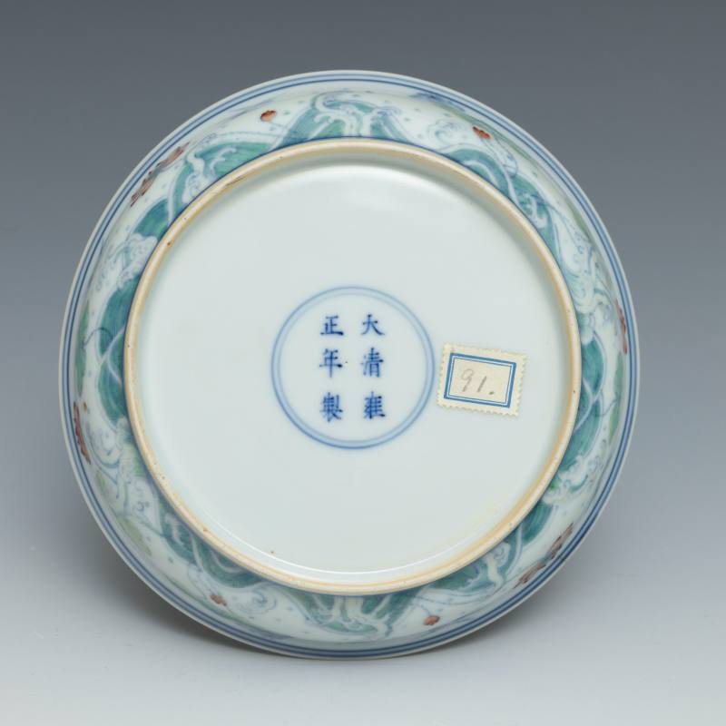 A doucai 'swallows and lotus pond' dish, Yongzheng mark and of the period (1723-1735) - 图3