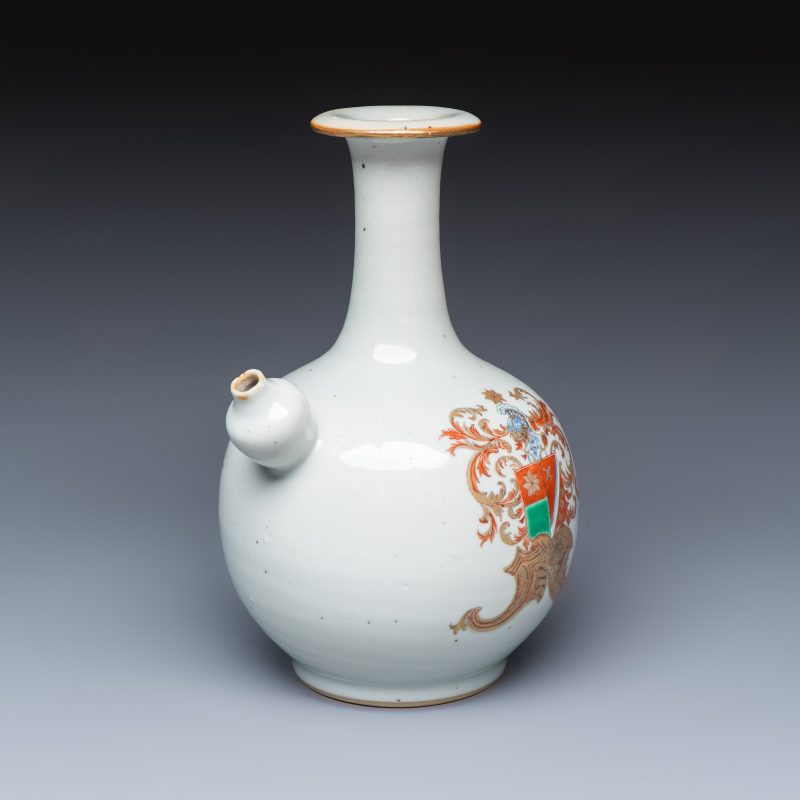 A very rare Chinese famille rose armorial kendi with the arms of De Heere for the Dutch market - 图5