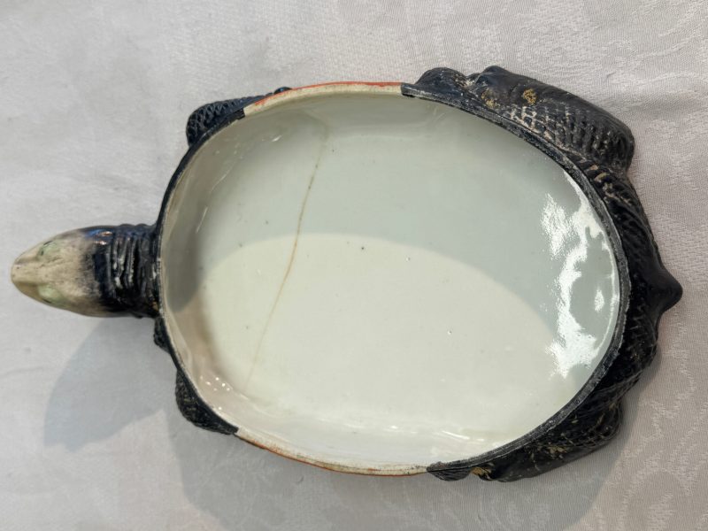 A Chinese polychrome-glazed turtle-shaped tureen and cover - 图20