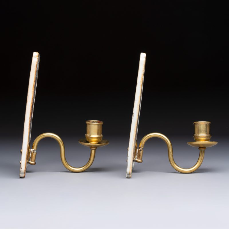 A pair of Chinese Canton famille rose 'Mandarin Subject' wall sconces - 图5