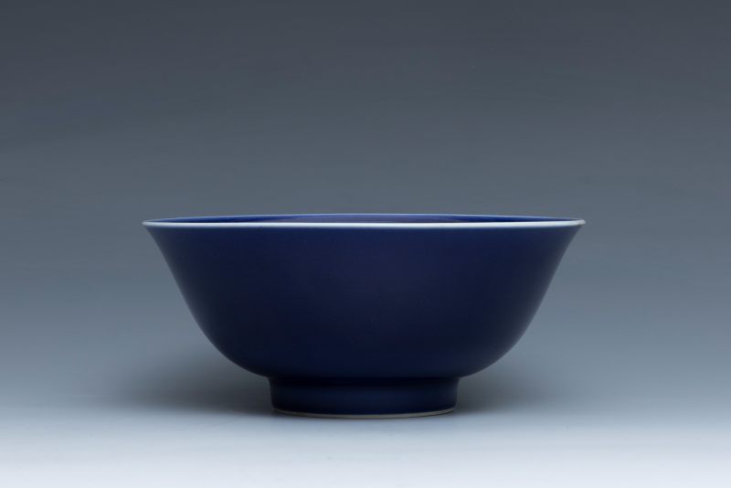 A blue-glazed bowl, Qianlong mark and of the period (1736-1795) - 图3