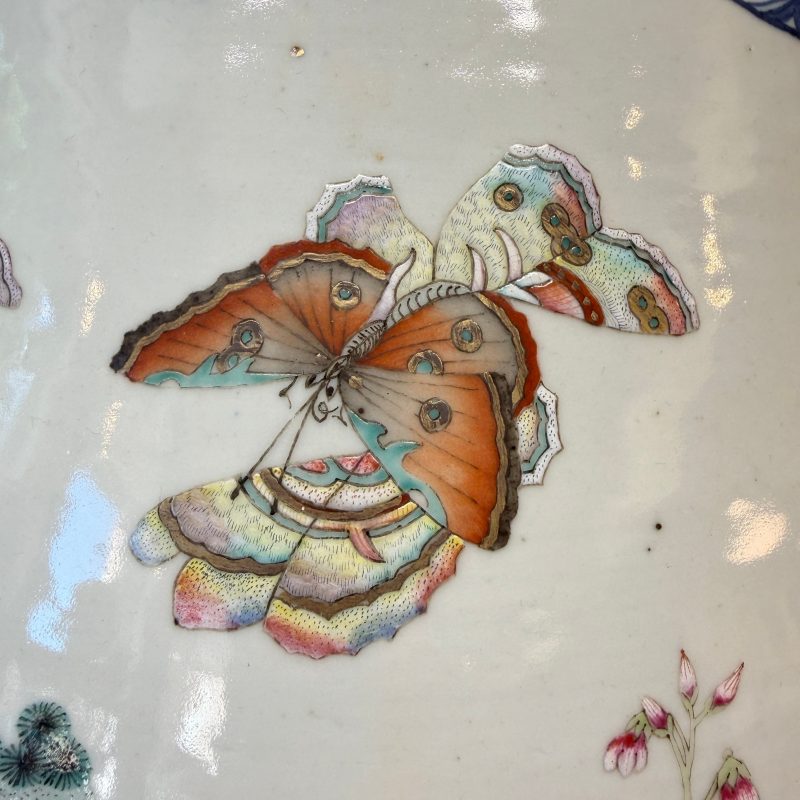 A large Chinese famille rose 'Hu' vase with birds and butterflies - 图25