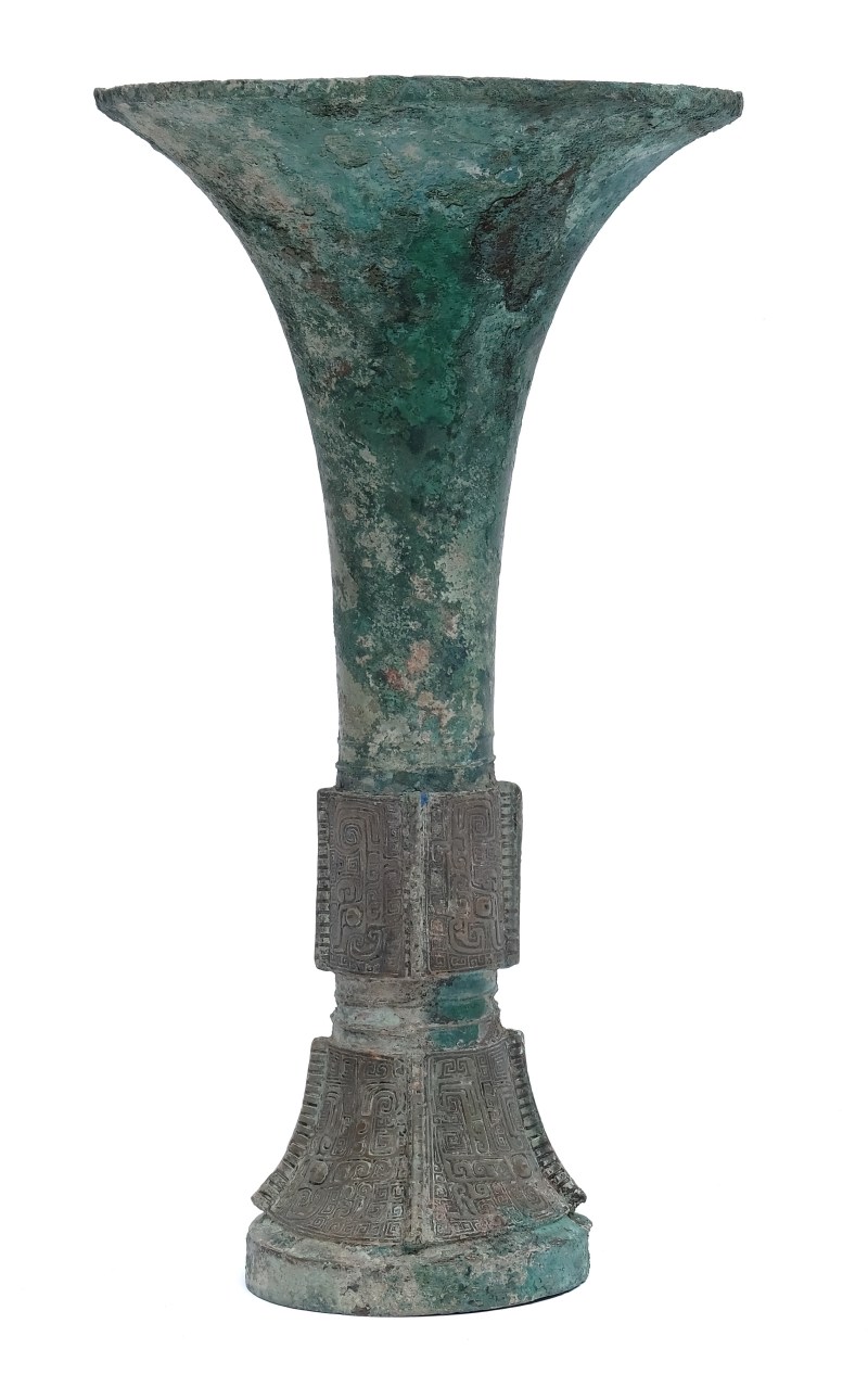 An archaic inscribed bronze wine beaker, Gu - 图4