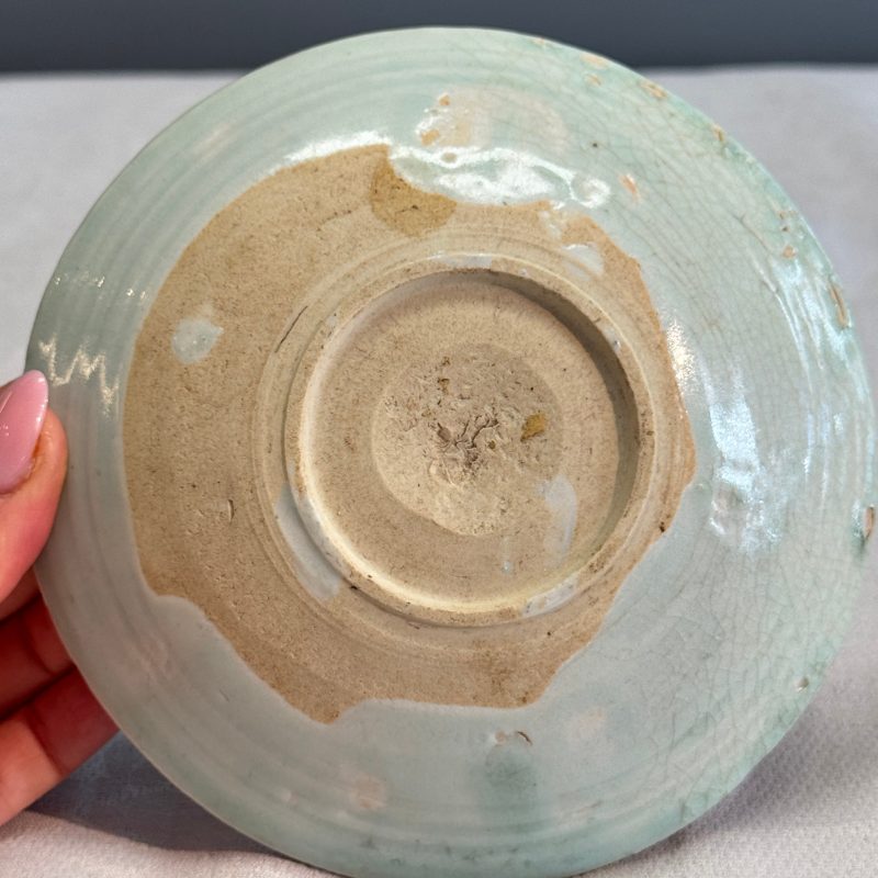 Two Chinese qingbai plates and a Longquan celadon plate - 图35