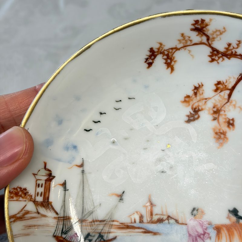Three sets of Chinese export famille rose and grisaille 'European Subject' tea bowls and saucers - 图15