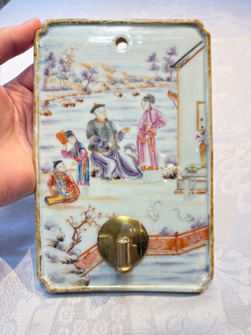 A pair of Chinese Canton famille rose 'Mandarin Subject' wall sconces - 图8