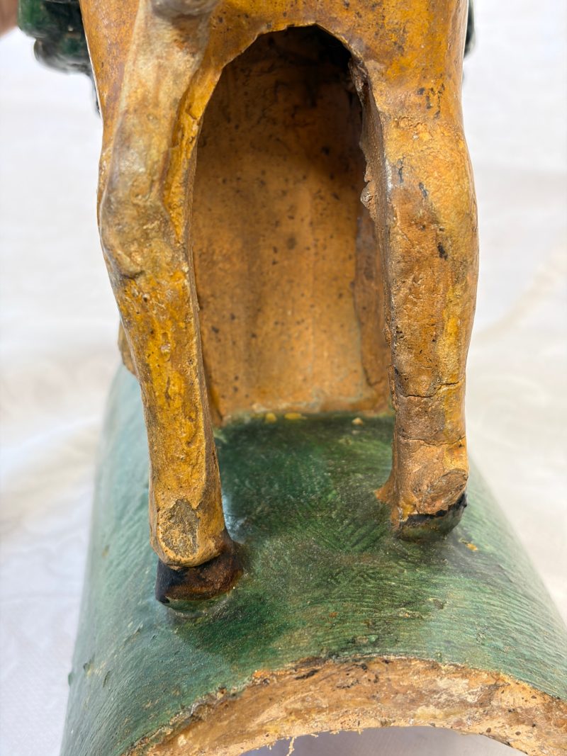 A pair of Chinese sancai-glazed stoneware 'Horseriders' roof tiles on later wooden stands - 图36