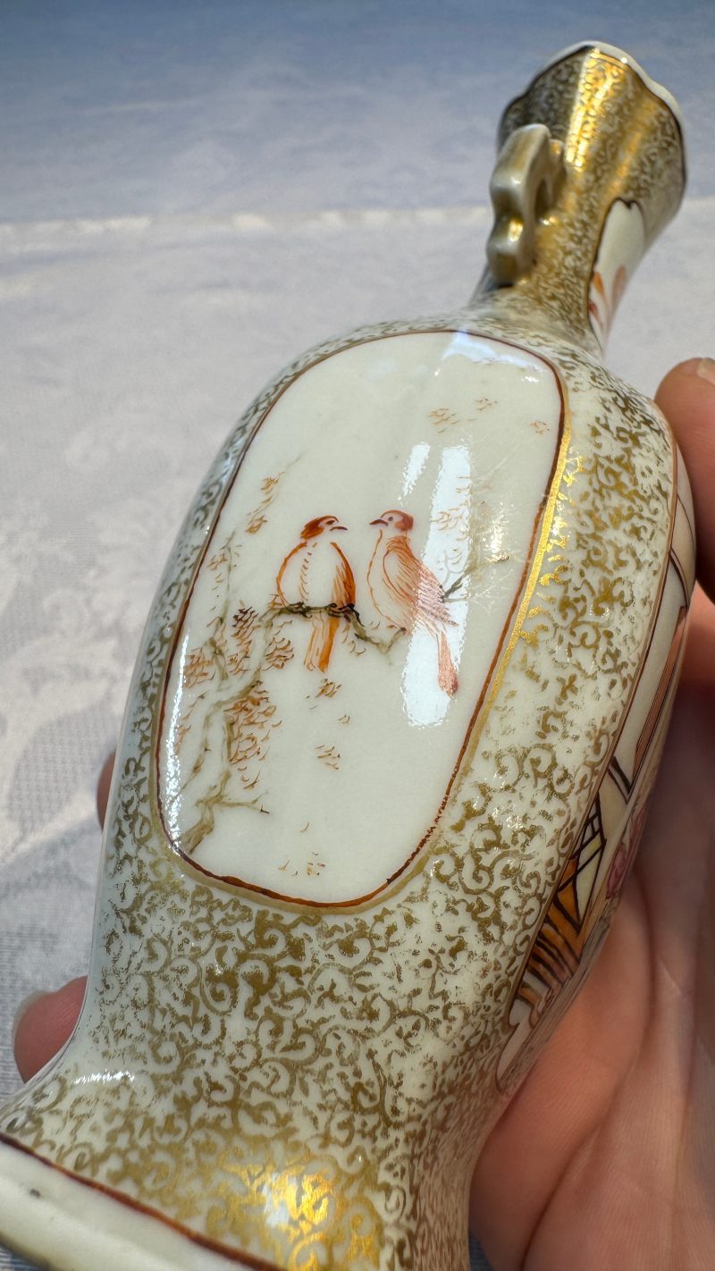 A Chinese Canton famille rose gilt-decorated vase with figural design - 图11