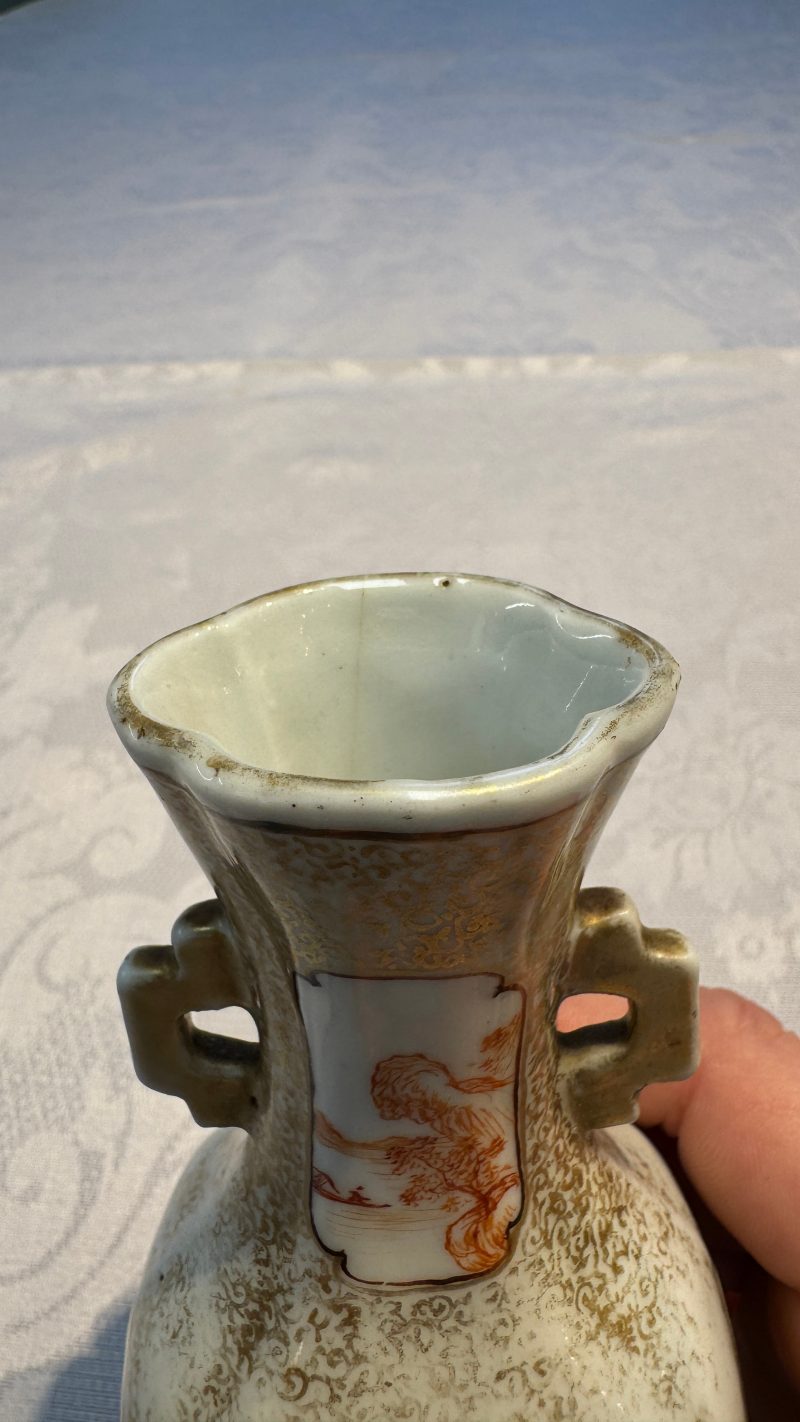 A Chinese Canton famille rose gilt-decorated vase with figural design - 图13