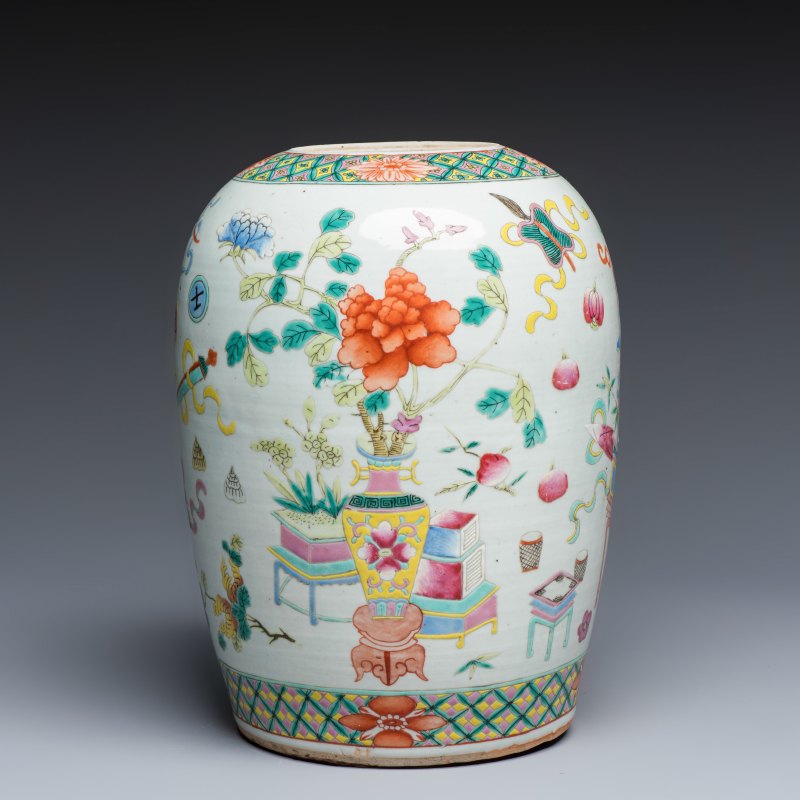 A Chinese famille rose 'Antiquities' vase and a jar - 图4