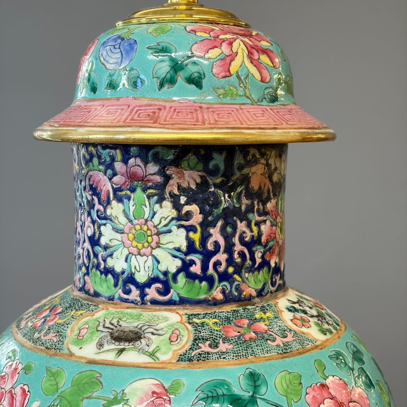 Three Chinese famille rose vases for the Straits or Peranakan market, one mounted as a lamp - 图50