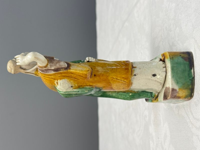 A Chinese famille verte sancai biscuit group of a man embracing a lady - 图11