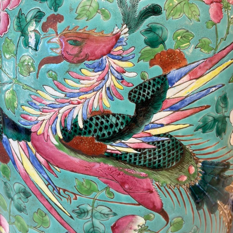 Three Chinese famille rose vases for the Straits or Peranakan market, one mounted as a lamp - 图52
