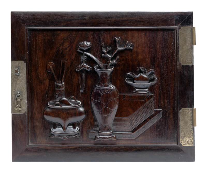A part of a finely carved ‘Hundred Antiques’ zitan compound cabinet and panelled front doors of the hat chest - 图7