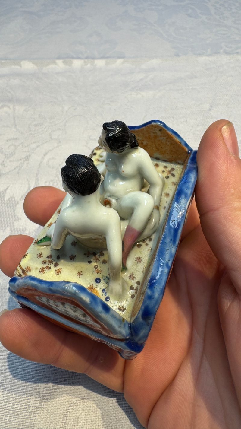 A Chinese famille rose 'Erotic' group - 图8