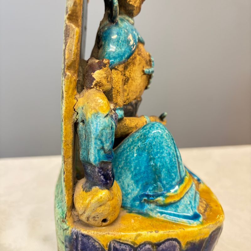 A Chinese gilt-decorated Fahua-glazed stoneware 'Bodhisattva with Attendants' group - 图20