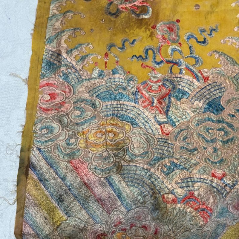 A pair of Chinese yellow-ground embroidered 'Dragons' and 'Phoenixes' panels - 图28