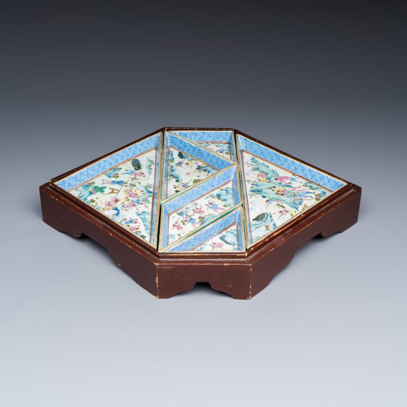 A Chinese famille rose 'Foreigners Hunting' six-piece sweetmeat set on a wooden tray - 图2
