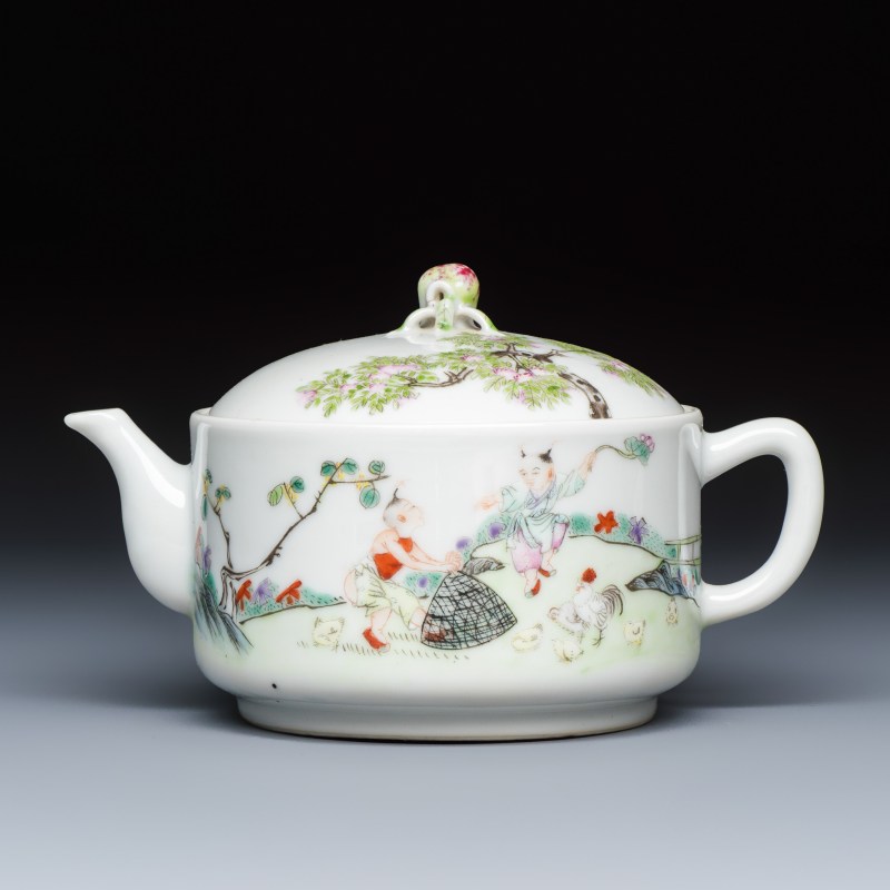 A Chinese famille rose 'Elegant Ladies and Playing Boys' teapot - 图2