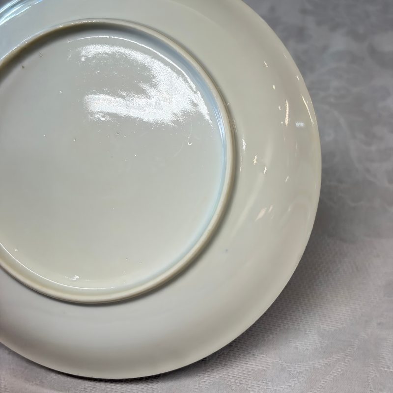 Three sets of Chinese export famille rose and grisaille 'European Subject' tea bowls and saucers - 图18