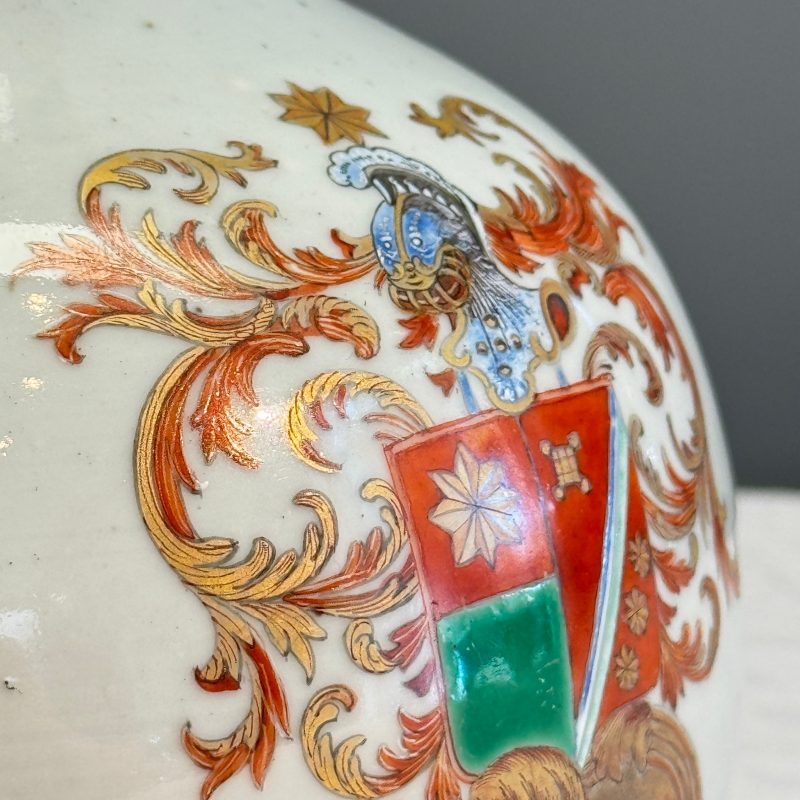 A very rare Chinese famille rose armorial kendi with the arms of De Heere for the Dutch market - 图9