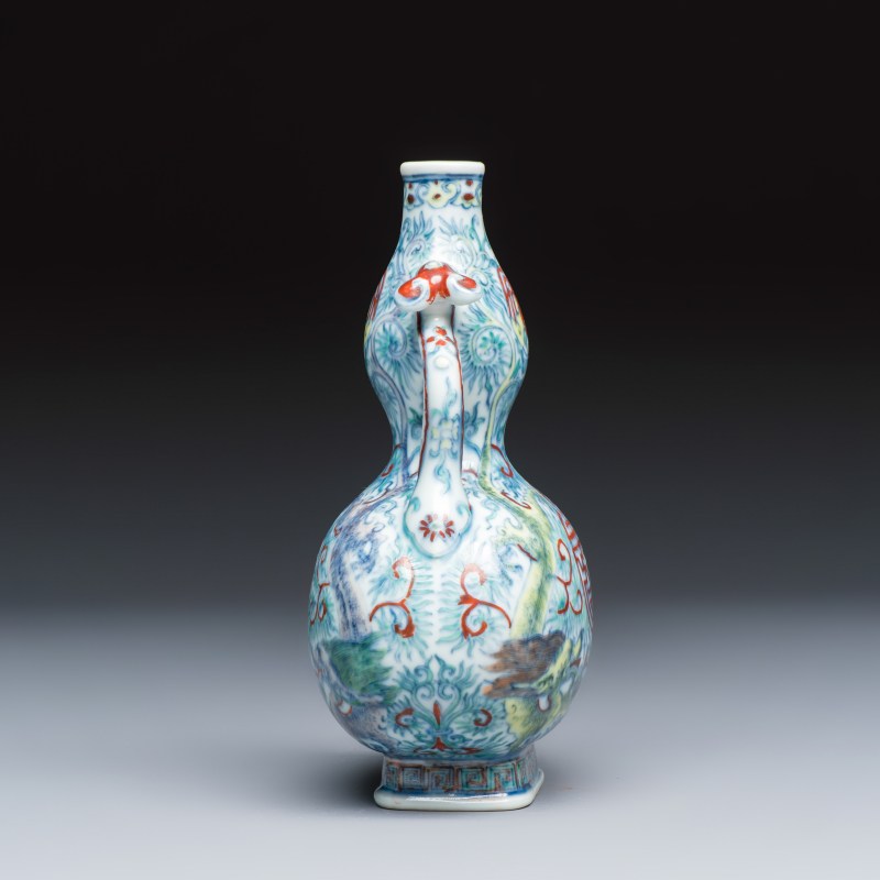 A Chinese doucai double-gourd vase with dragons and ruyi handles - 图5