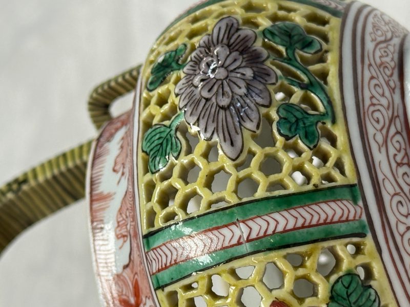 A rare Chinese verte biscuit reticulated basket - 图9