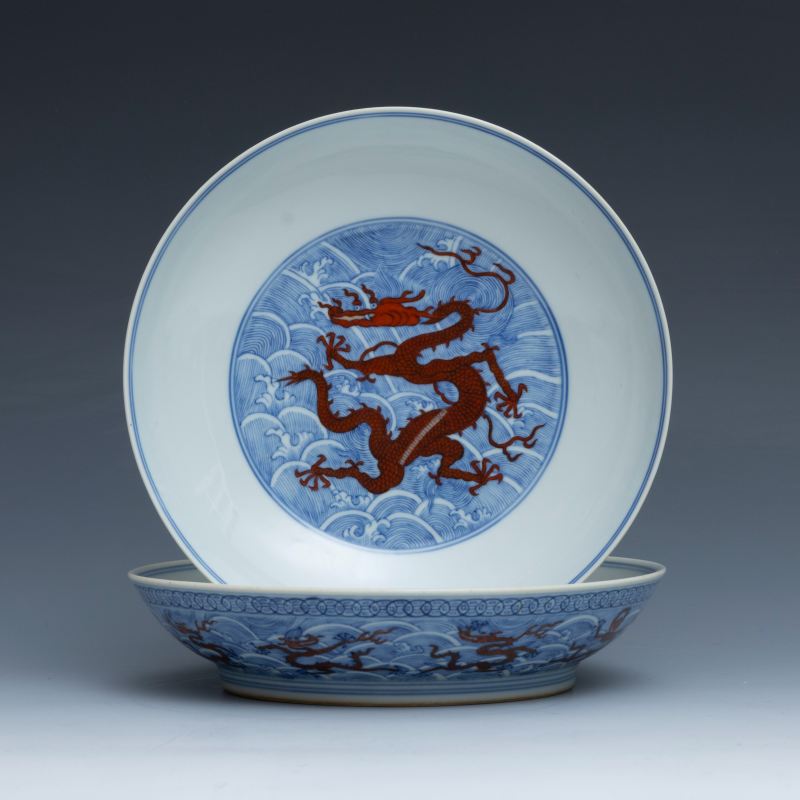 A pair of underglaze blue and iron-red decorated 'dragon' dishes, Jiaqing mark and of the period (1796-1820) - 图2