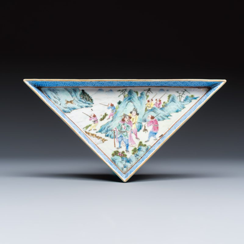 A Chinese famille rose 'Foreigners Hunting' six-piece sweetmeat set on a wooden tray - 图5