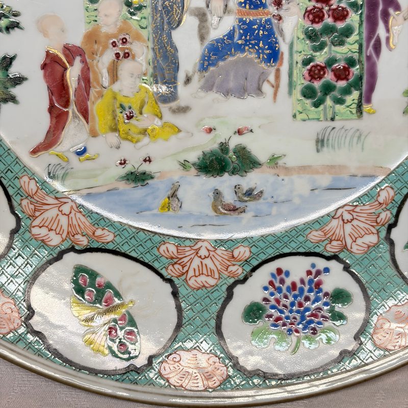 A Chinese famille rose 'arbour' plate after a design by Cornelis Pronk - 图8