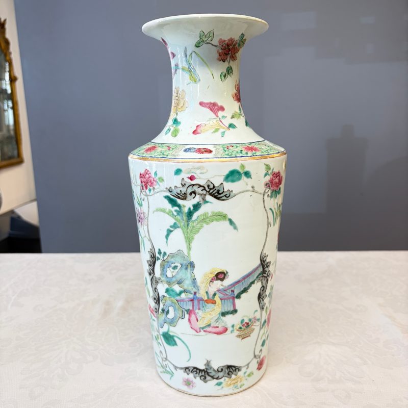 A pair of Chinese famille rose 'Court Lady in a Garden Setting' vases - 图9