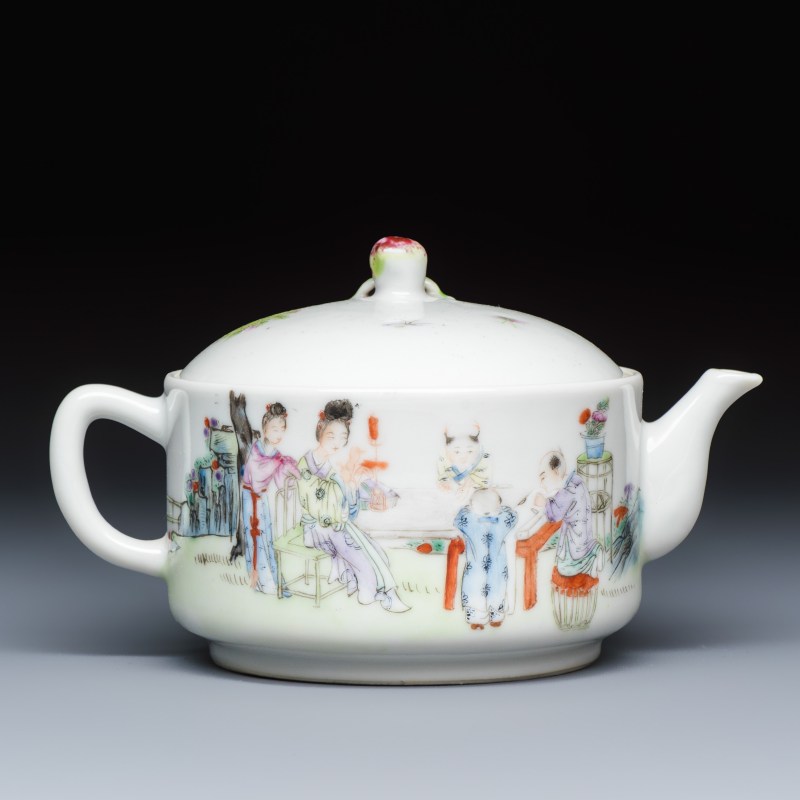 A Chinese famille rose 'Elegant Ladies and Playing Boys' teapot - 图4