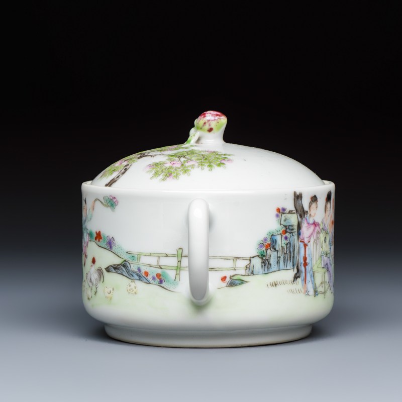 A Chinese famille rose 'Elegant Ladies and Playing Boys' teapot - 图3