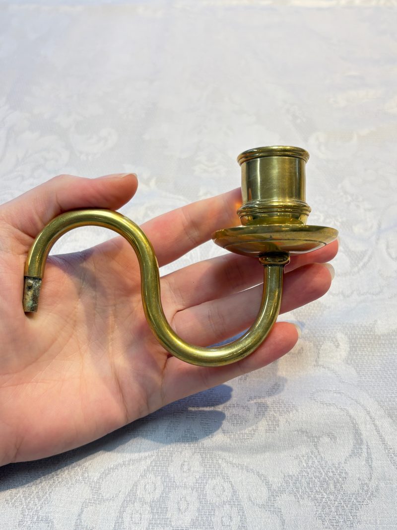 A pair of Chinese Canton famille rose 'Mandarin Subject' wall sconces - 图12
