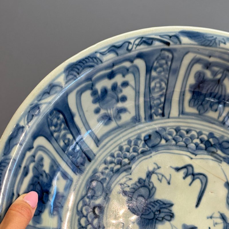 A Chinese Swatow blue and white 'Dragons' dish - 图5